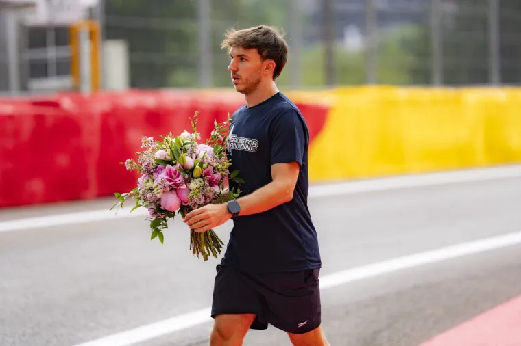 Zvijezde F1 položile cvijeće za poginulog kolegu: Pogledajte tko je do&scaron;ao