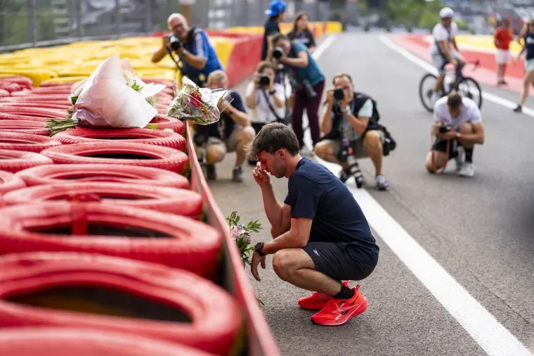 Zvijezde F1 položile cvijeće za poginulog kolegu: Pogledajte tko je do&scaron;ao