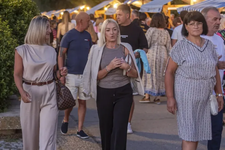 Promenada je vrvjela ljudima, a među legicama je i ovaj put bilo te&scaron;ko izabrati najljep&scaron;u