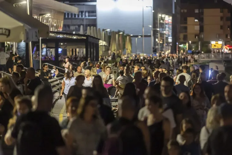 Promenada je vrvjela ljudima, a među legicama je i ovaj put bilo te&scaron;ko izabrati najljep&scaron;u