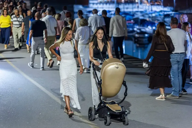 Promenada je vrvjela ljudima, a među legicama je i ovaj put bilo te&scaron;ko izabrati najljep&scaron;u