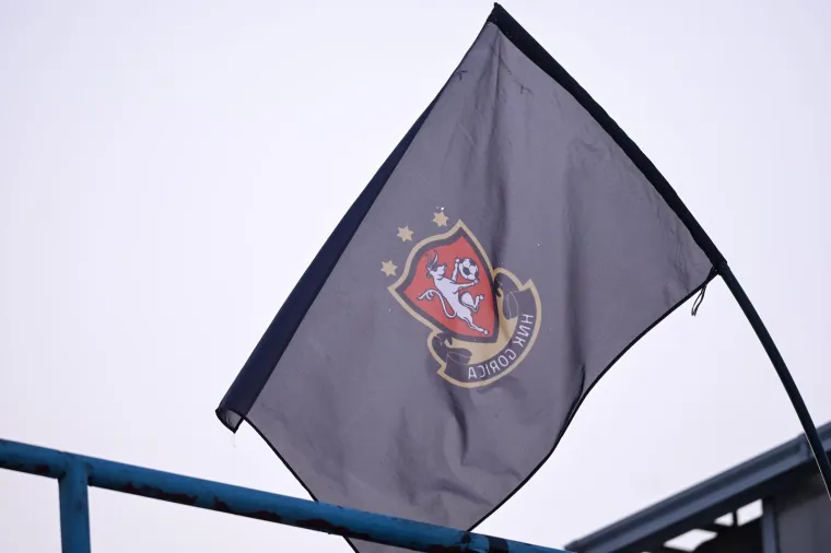 Plavu&scaron;a u ljetnoj haljini stigla na tribinu, a utakmicu vi&scaron;e nitko nije ni gledao