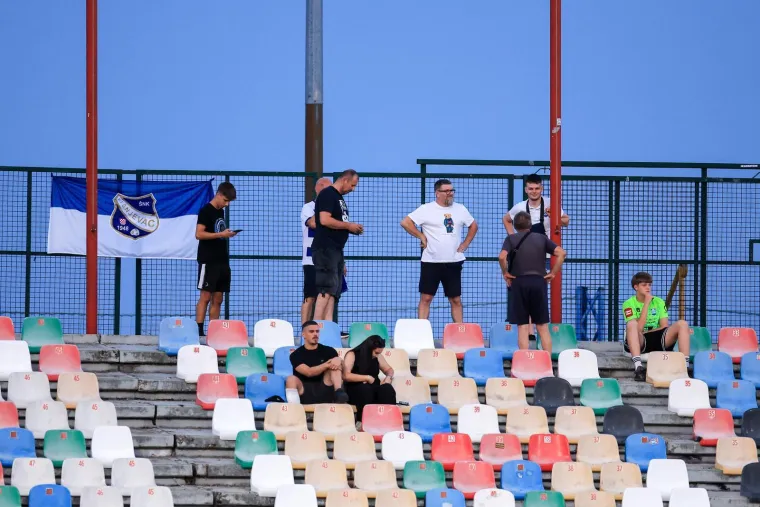 Plavu&scaron;a u ljetnoj haljini stigla na tribinu, a utakmicu vi&scaron;e nitko nije ni gledao