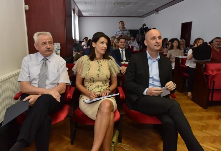 Vladala gradom i odu&scaron;evljavala stilom: Ovo su najpamtljiviji ljetni outfiti 'kninske kraljice'