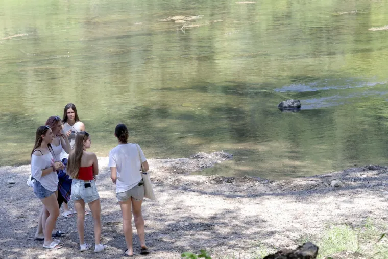 Nema mora? Nema problema! Oni su potražili osvježenje u rijeci Kupi