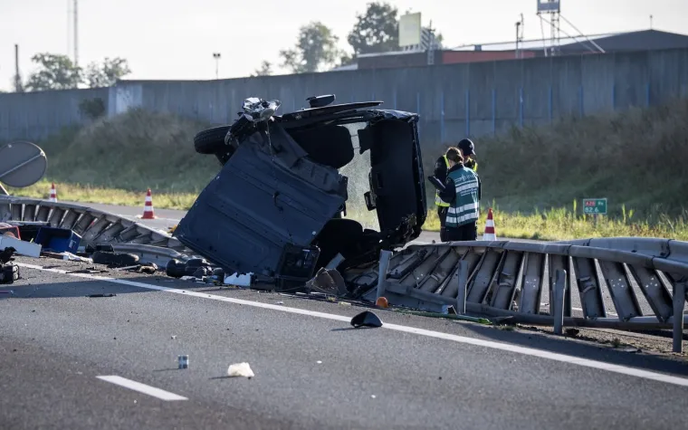 Stravični prizori s nizozemske autoceste nakon sudara autobusa i dostavnog vozila