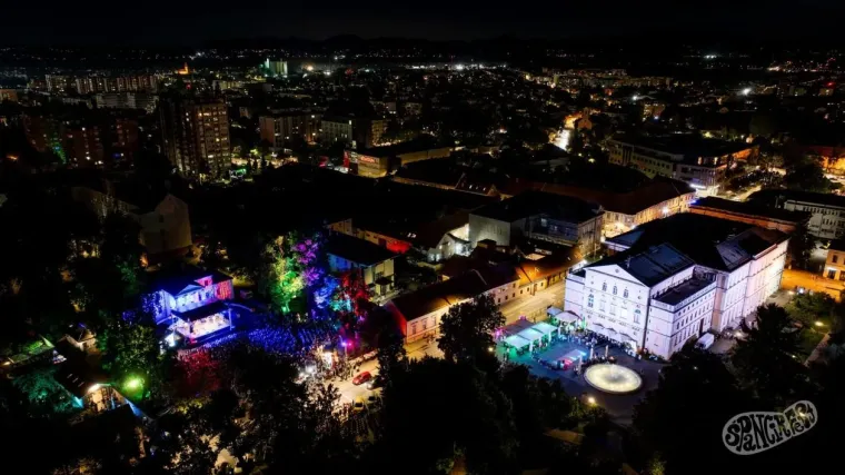 Ova fotka iz zraka govori sve! Znate li za koji bend je nastala ovakva gužva u Varaždinu?