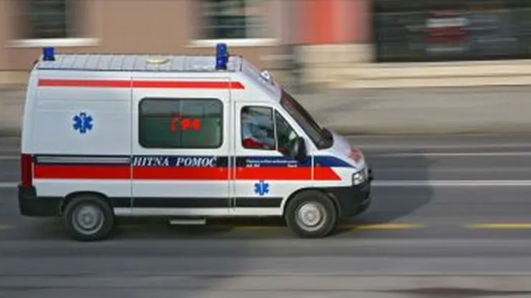 Propao kroz staklo na stubište i poginuo
