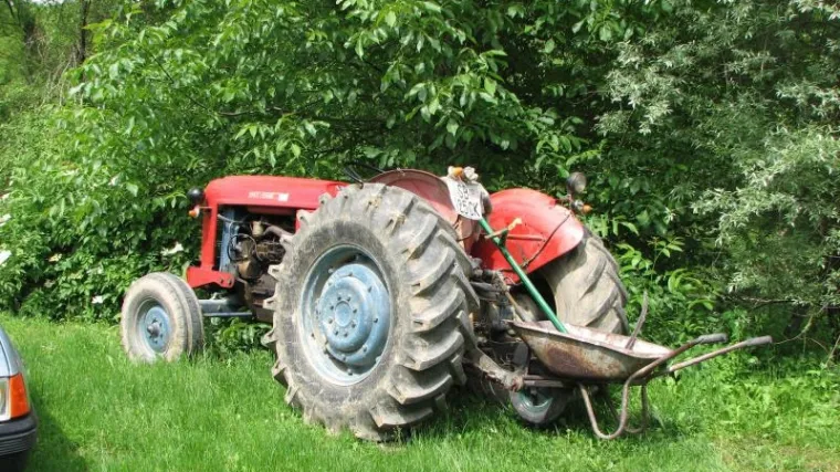 Pao s traktora, kotač mu otkinuo nogu