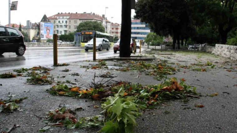 Olujno nevrijeme poharalo Dalmaciju