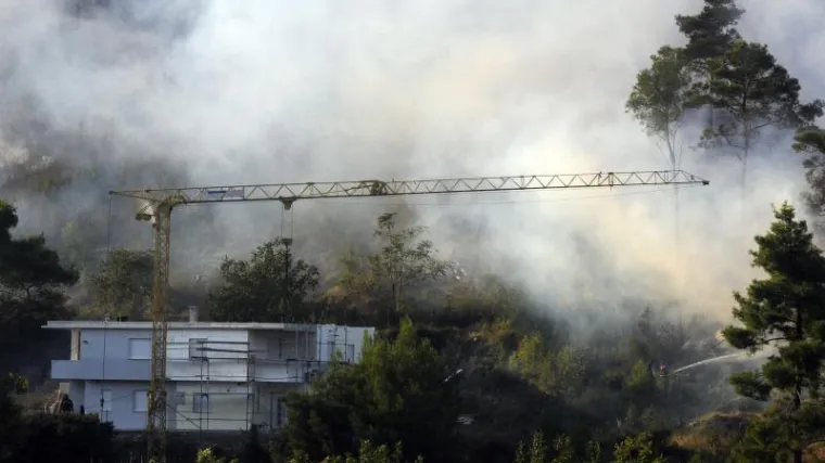 Vatrogasci obranili kuće i raketnu bazu