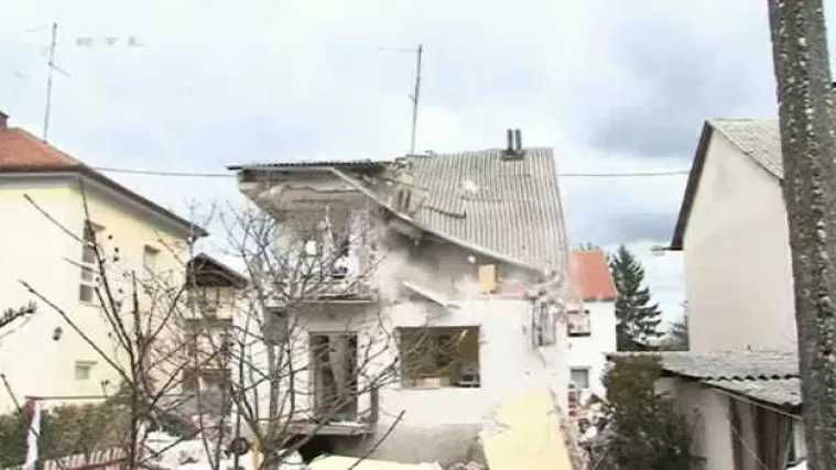 EKSKLUZIVNA SNIMKA: Urušavanje razorene kuće u Varaždinu