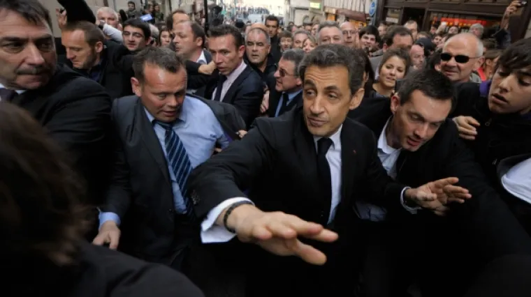Sarkozyju pada popularnost, nagli zaokret udesno