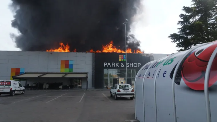 Ugašen požar u imotskom trgovačkom centru
