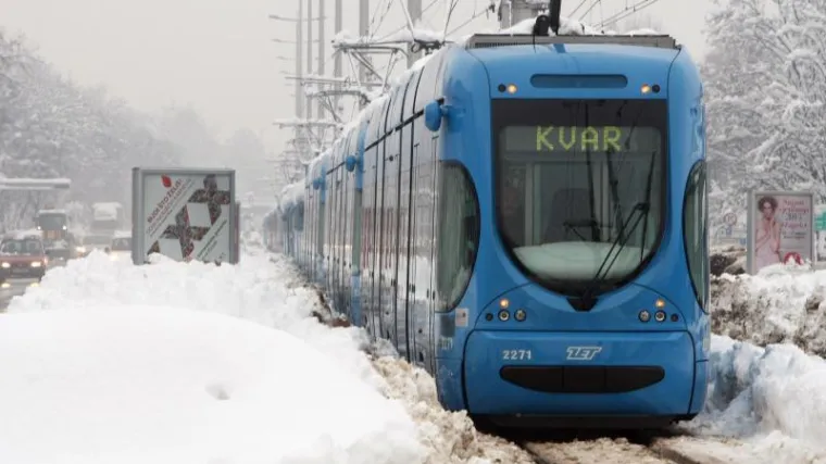 Zapalio se tramvaj u centru Zagreba!