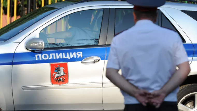 Naoružan bombom upao u školu i držao troje talaca!