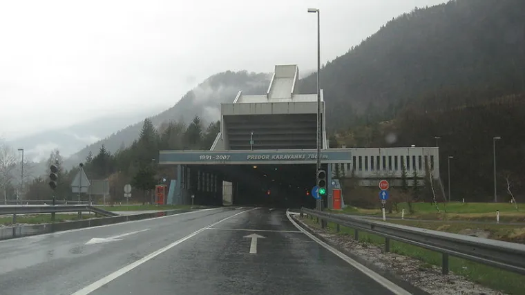 Zbog teške nesreće zatvoren slovensko-austrijski tunel Karavanke