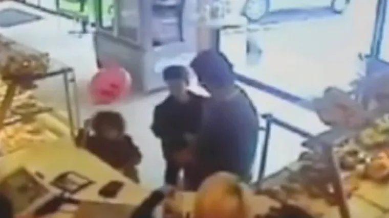 Otac koji je djeci prerezao vrat objesio se u samici