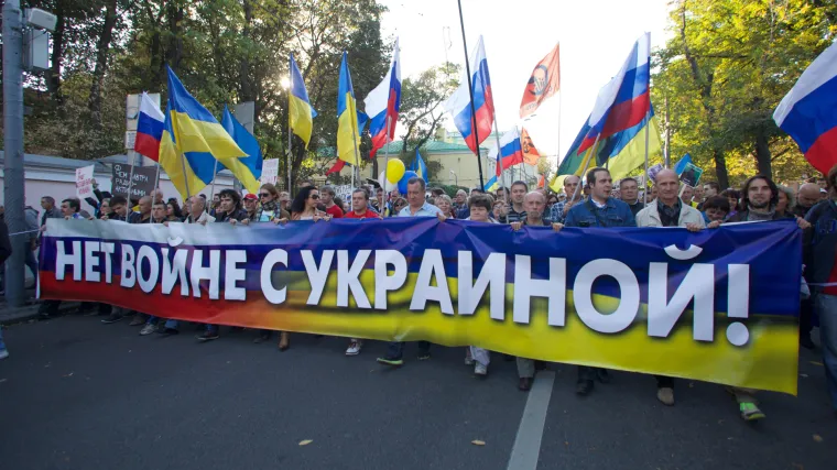 Tisuće prosvjednika protiv rata u Ukrajini: Stop Putinovim lažima!