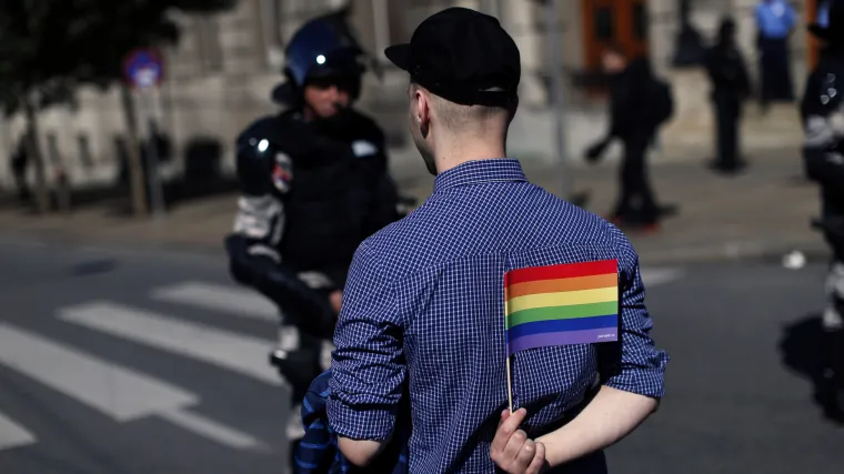 Završen Pride, huligani dimnim bombama zasuli zgradu radiotelevizije