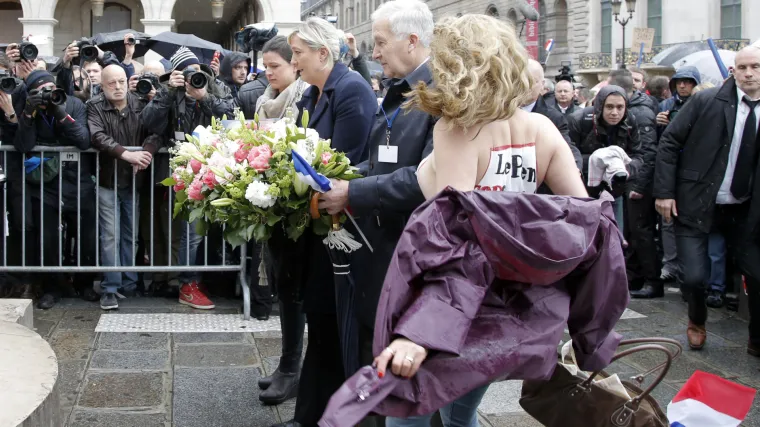 Polugole Femenke nacističkim pozdravom prekinule govor Marine Le Pen