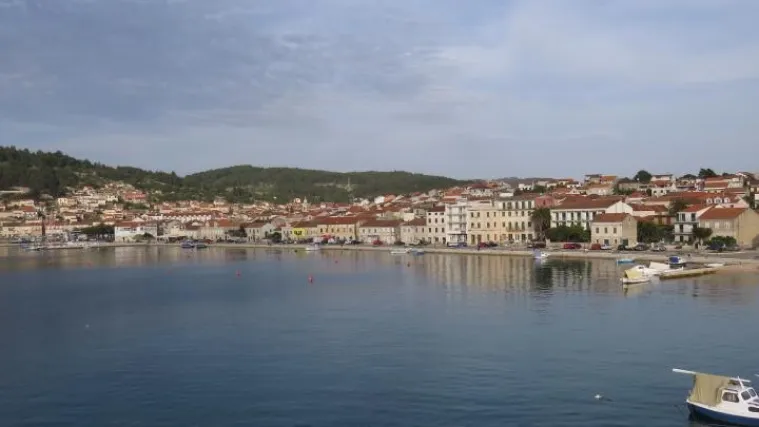 Više uljnih mrlja oko Pelješca, Korčule i Hvara
