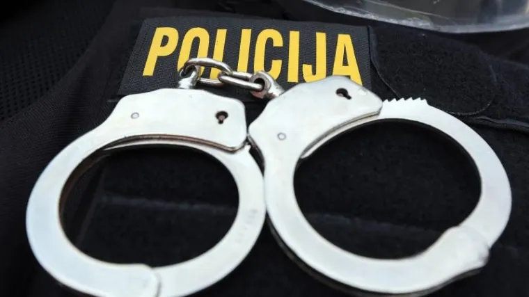 U raciji kod Sarajeva razbijen lanac krijumčara droge, uhićeno 15 osoba