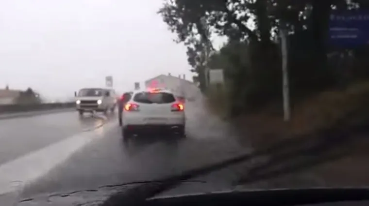 Obilna kiša pogodila Istru i Kvarner, iskakali poklopci šahtova