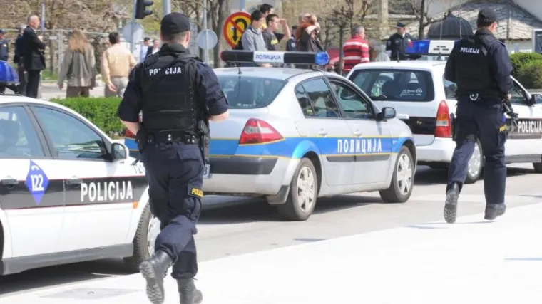 Izašao iz pritvora pa nožem usmrtio vlastitu majku, šogoricu i brata