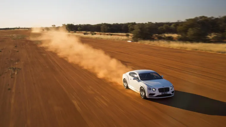 Pogledajte kako Bentley Continental GT Speed dolazi do 331km/h!