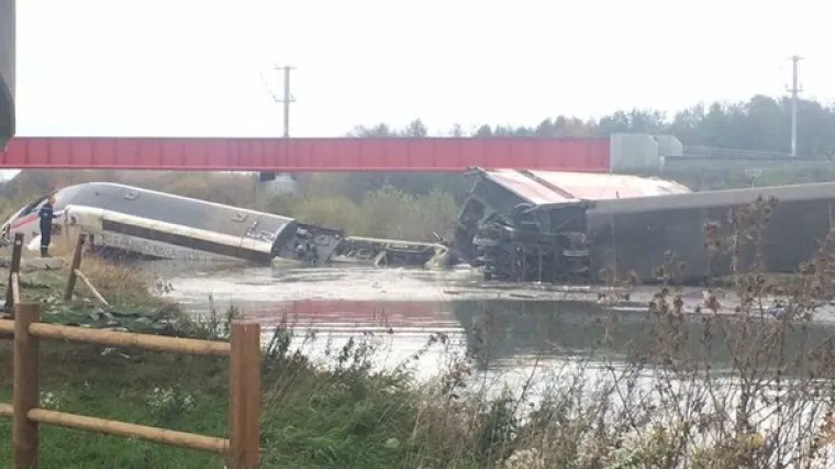 Nova tragedija u Francuskoj: brzi vlak sletio s tračnica, najmanje deset poginulih