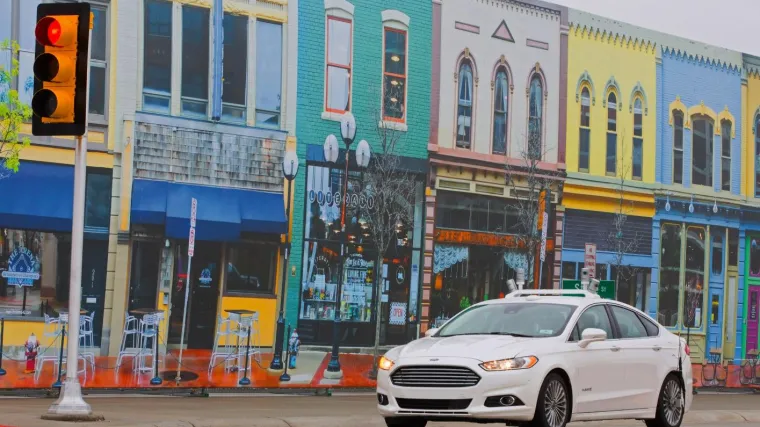 Ford testira samovozeće automobile na 130.000 m2 velikom simulatoru