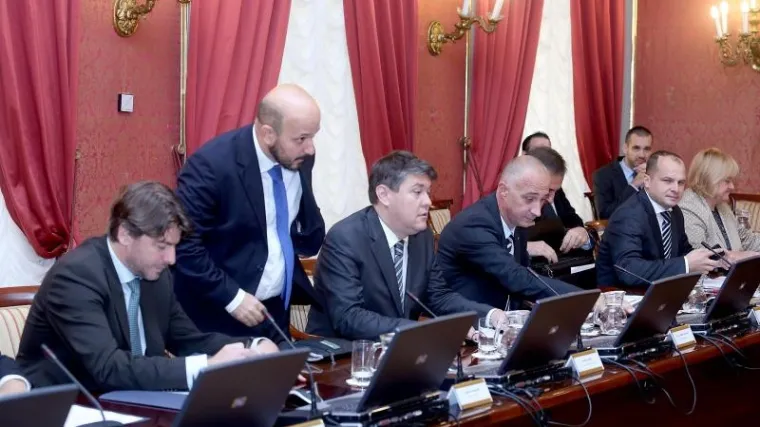 Dok se vode pregovori po stranačkim središnjicama, što se radi po ministarstvima?