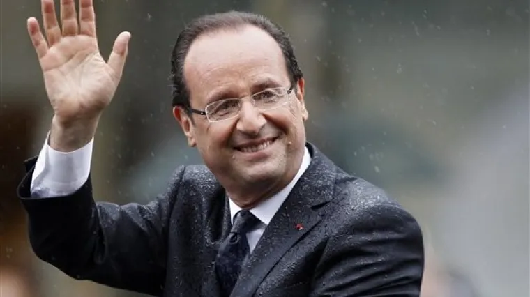 Francuski predsjednik Hollande stigao na nosač zrakoplova koji će sudjelovati u operacijama protiv ISIL-a