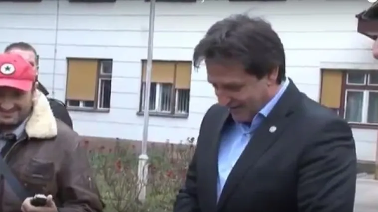 Vučić smjenjuje bezobraznog ministra obrane