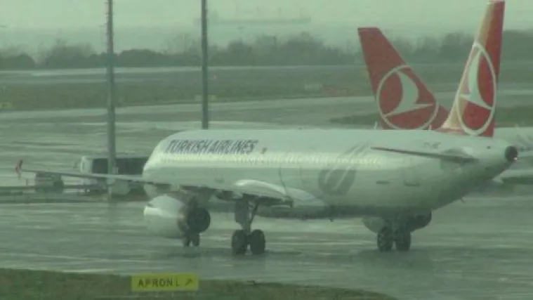 Prometni kaos: zbog obilnog snijega otkazane stotine letova za Istanbul
