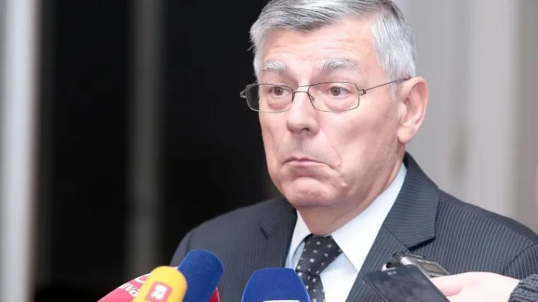 Teorije da se Vlada mora potvrditi do ponoći su besmislica