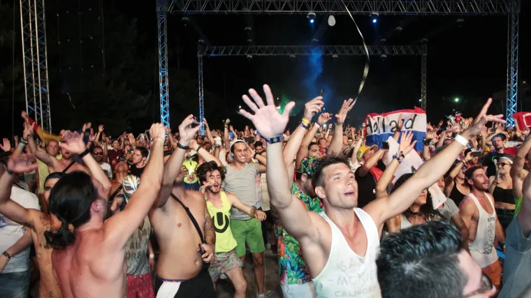 Prekinut techno party na Peristilu: Splićani negodovali zbog nesnosne buke pa je Baldasar zatražio premještaj