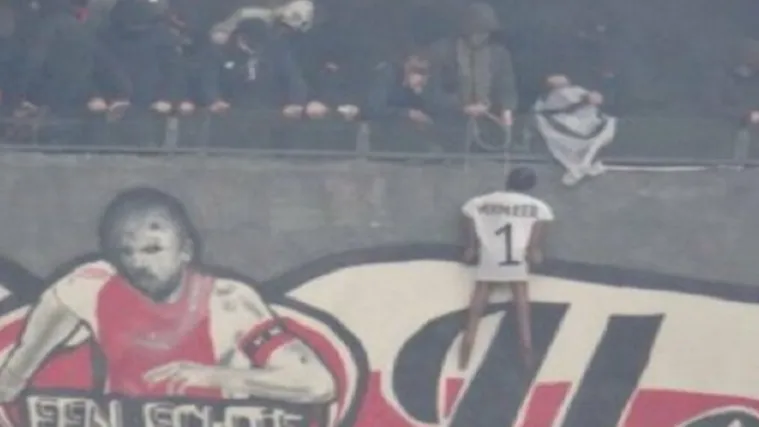 Pogledajte skandalozan potez Ajaxovih navijača