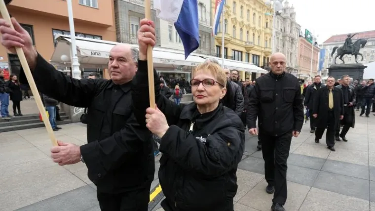 Pogledajte kako su ispraćeni radikalni desničari s trga