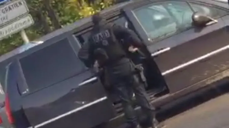 Na sjever grada poslali teško naoružane specijalne policijske jedinice