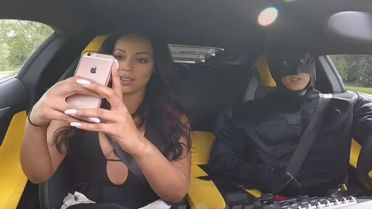 Zvali za uslugu prijevoza, a iznenadili se kada ih je u Lamborghiniju provozao Batman
