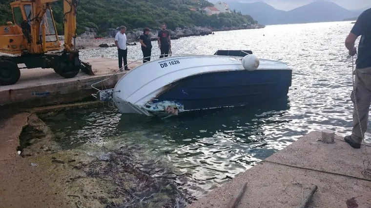 Gliserom se nasukao na hridi Šipana, jedna osoba ozlijeđena