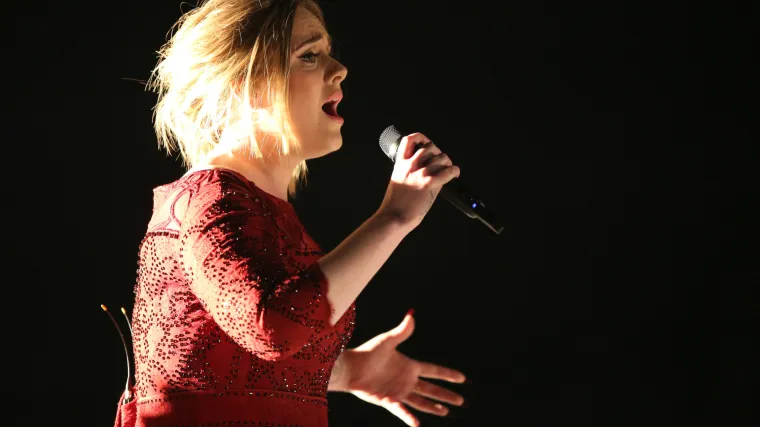 Pogodio ju pokolj u Orlandu: Adele briznula u plač tijekom koncerta zbog napada u gay klubu
