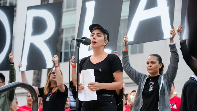 Lady Gaga se slomila tijekom emotivnog govora za žrtve napada u Orlandu