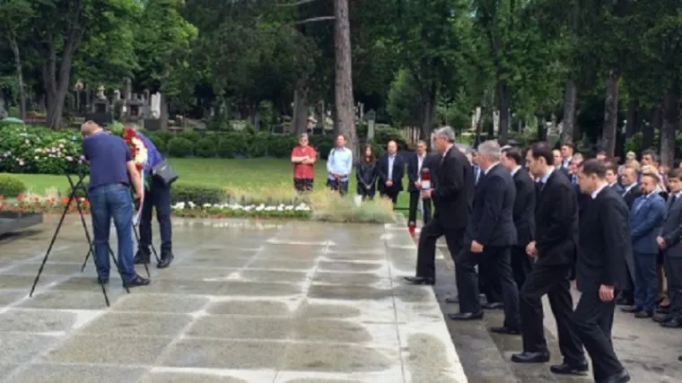 položio vijence na Tuđmanov grob, Karamarko se nije pojavio