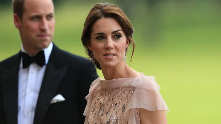 Kate Middleton izbrisana iz kraljevske obitelji: fanovi šokirani, Buckinghamska palača priznala!