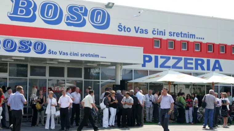 Boso prijavljen zbog onoga što radi svojim 'mladim i lijepim' djelatnicama