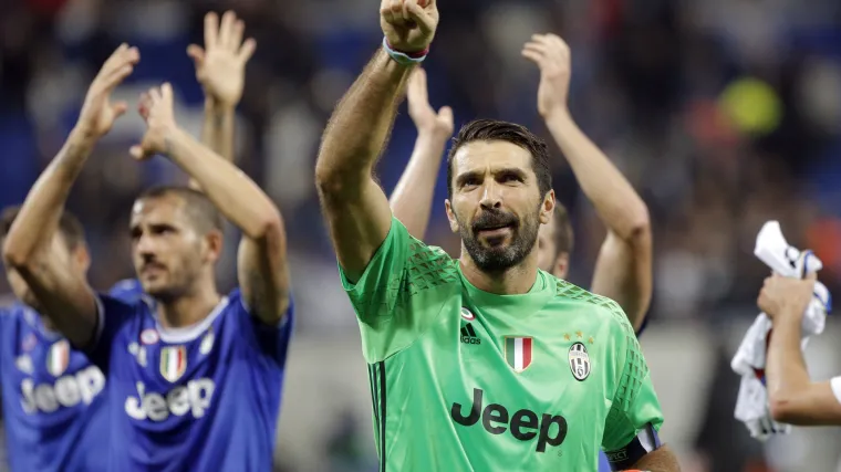 Real napunio mrežu Legije, Buffon obranio čuda u pobjedi Juventusa s igračem manje