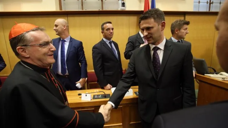 Bozanić čestitao Plenkoviću i Petrovu: 'Želim vam Božji blagoslov u radu za Hrvatsku'